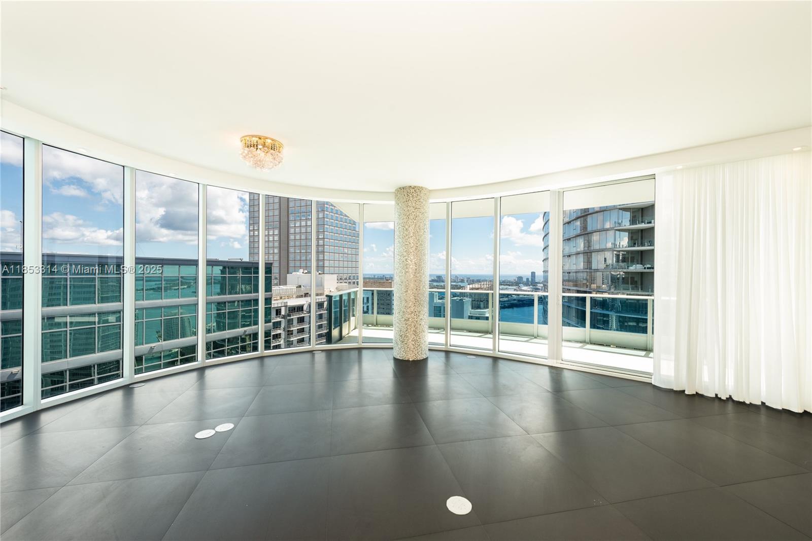 Building Photo - 200 Biscayne Blvd