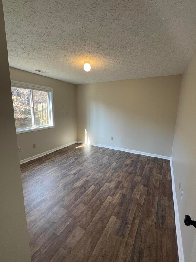 Building Photo - 1470 Vintage Cir