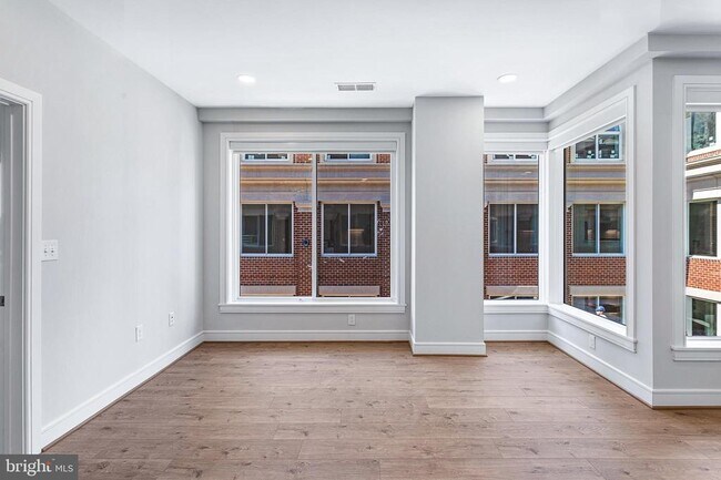 Building Photo - 635 Slaters Ln