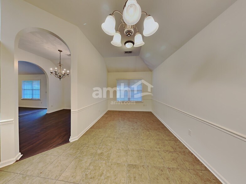 Building Photo - 1679 Farkleberry Dr