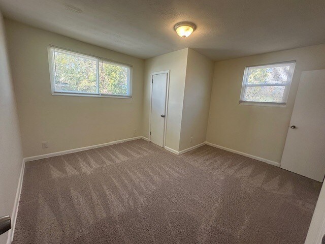 Building Photo - Updated 3BR Home with Fenced Yard & Garage