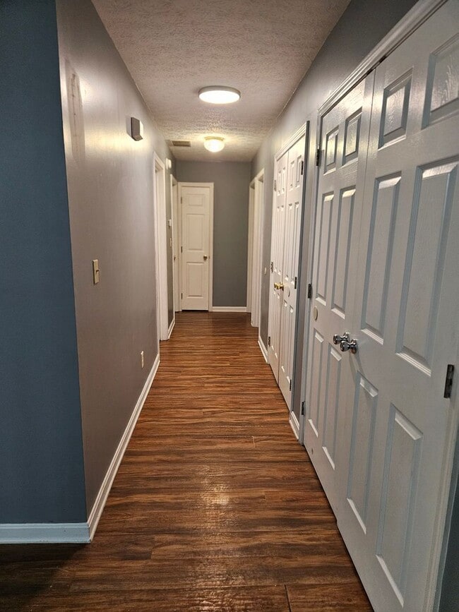 Building Photo - 104 Bitter Sweet Rd