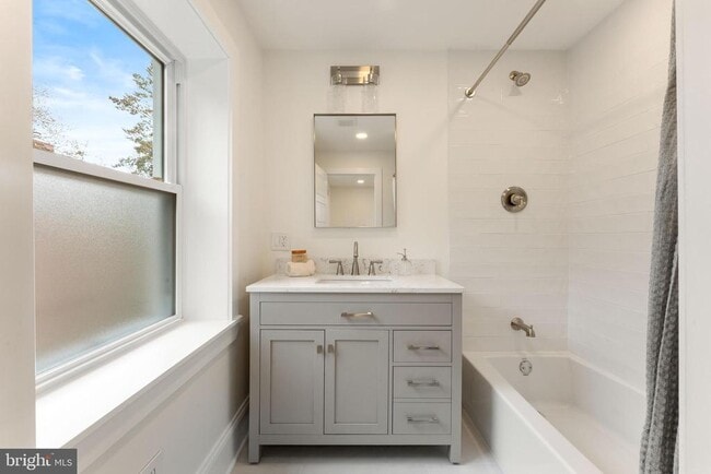 Building Photo - 209 Merion Ave