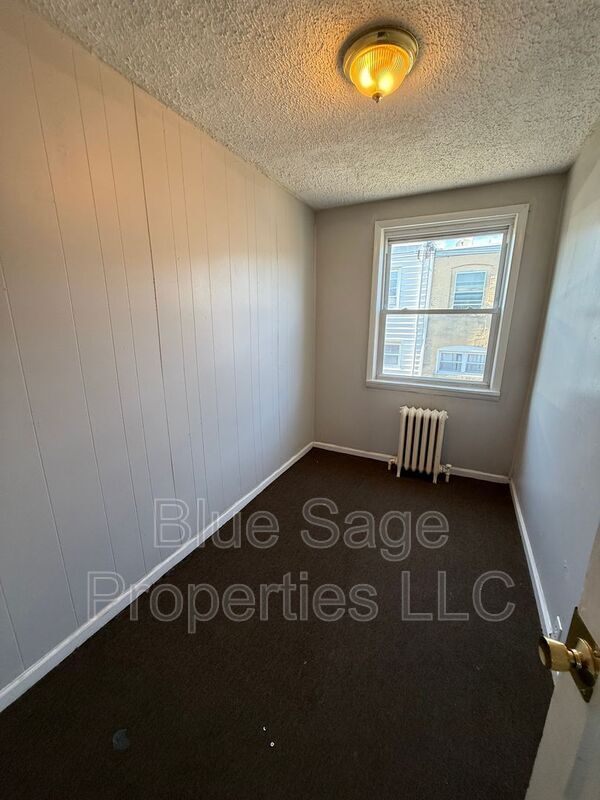 Building Photo - 7139 Greenwood Ave