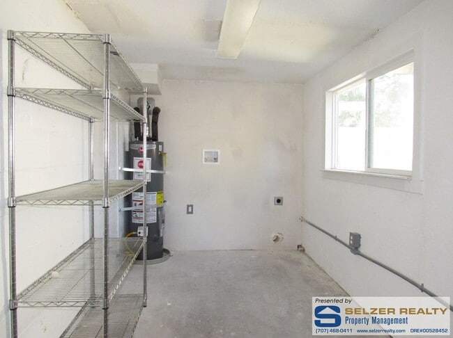 Building Photo - 806 Grove Ave