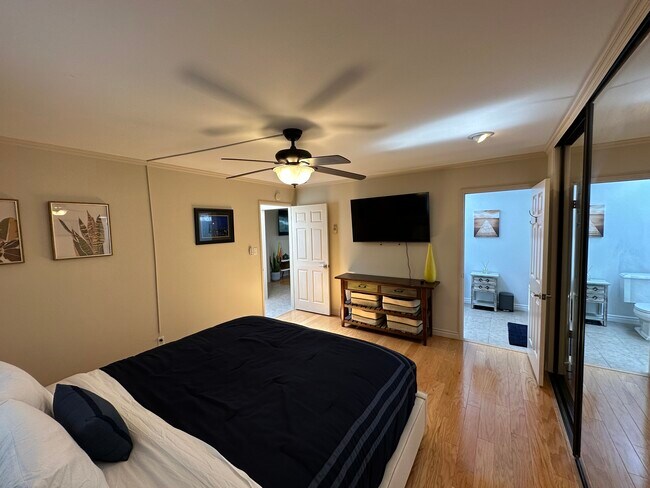 Building Photo - 3707 E Livingston Dr