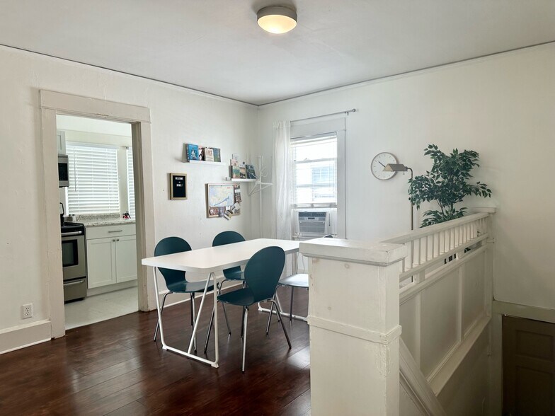 Dining Area - 515 E Tuscaloosa St