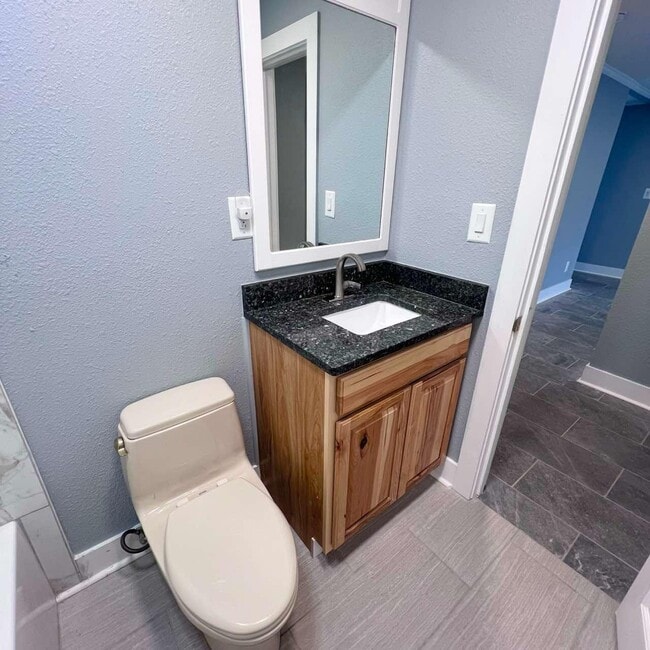 Building Photo - 121 Harbeson Ave SE