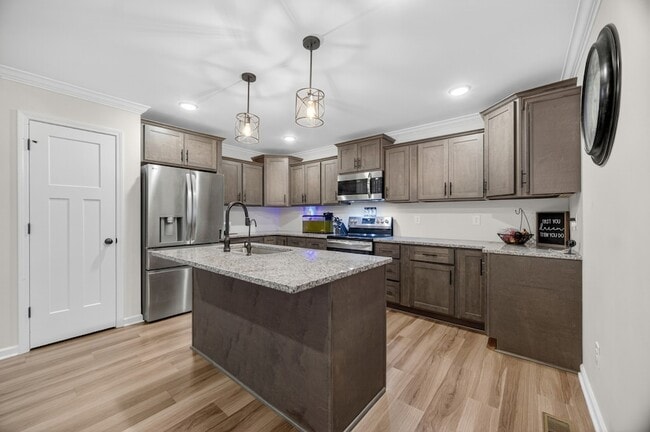 Building Photo - 3019 Cambridge Ct