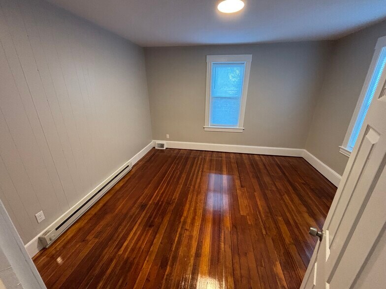 Building Photo - 77 Ferry St