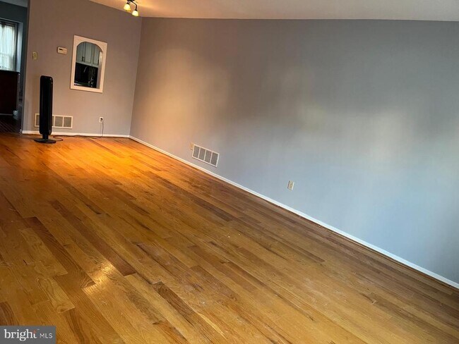 Building Photo - 3105 Trinity Ct