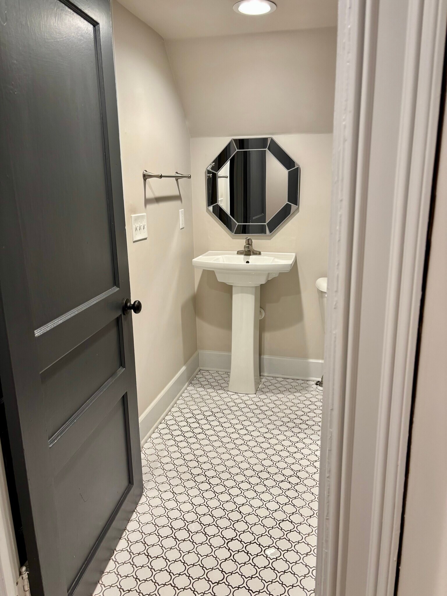 Building Photo - 200 1st Ave