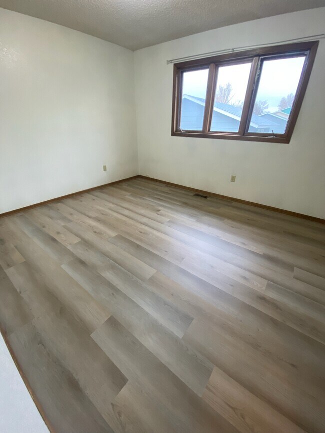 Building Photo - 339 Aristocrat Dr