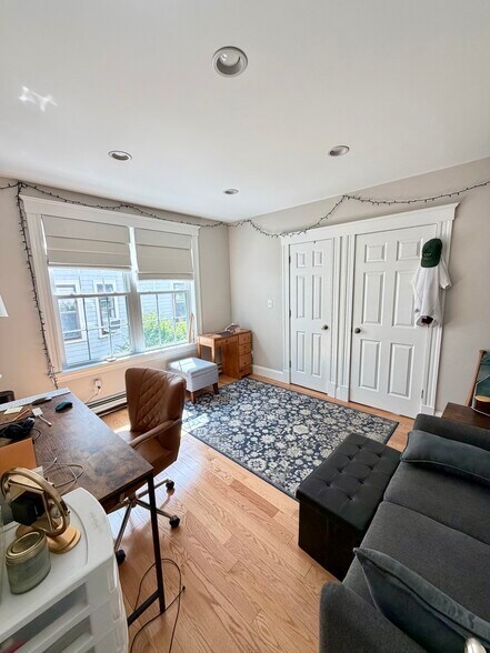 Building Photo - 70 Thorndike St
