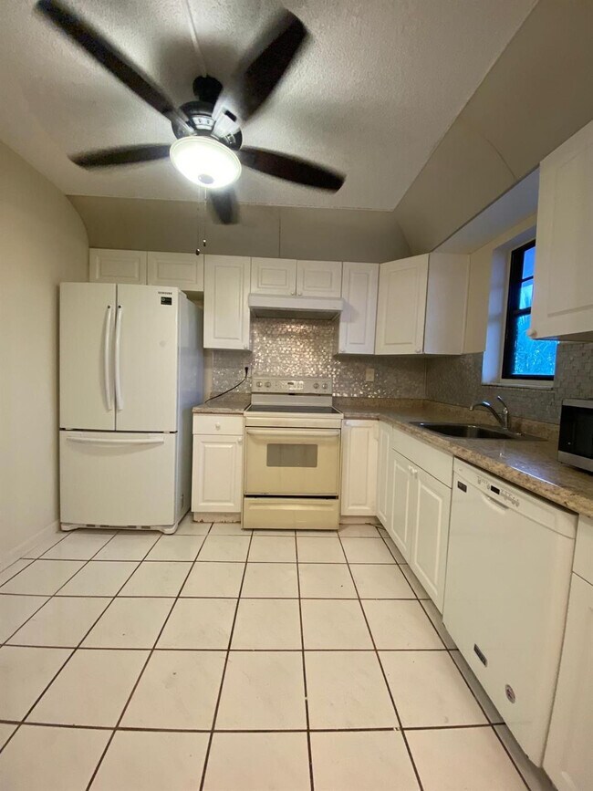 Building Photo - 9440 SW 8th St