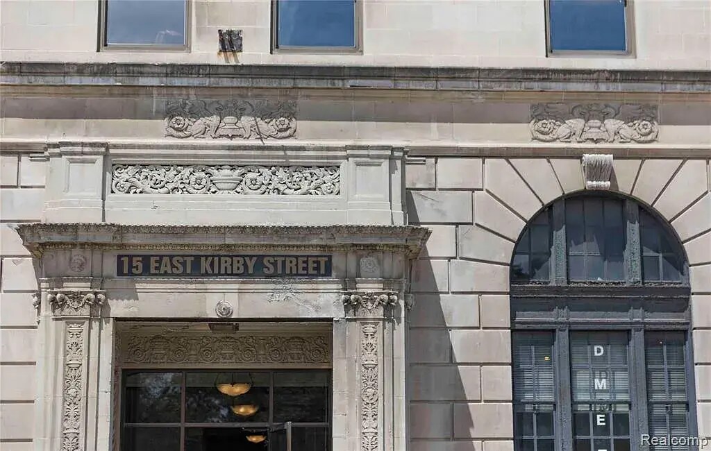 Building Photo - 15 E Kirby St