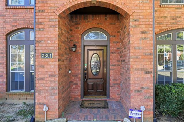 Building Photo - 3601 Sandhurst Dr