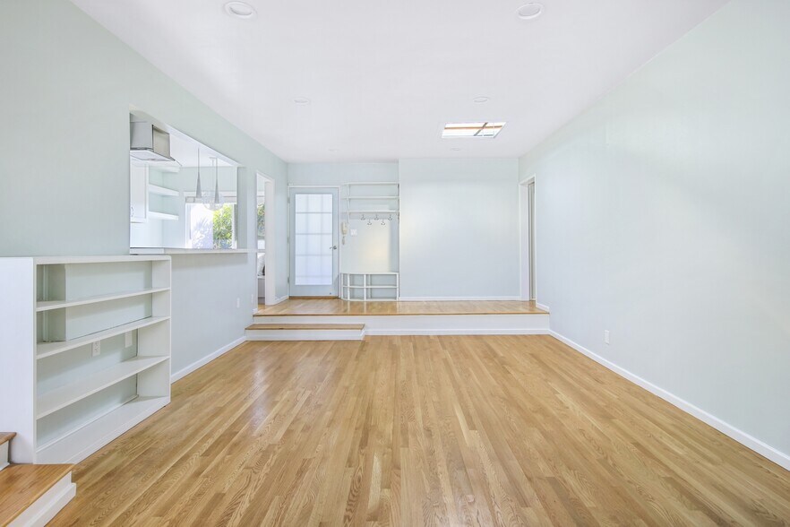 Building Photo - 1020 19th St