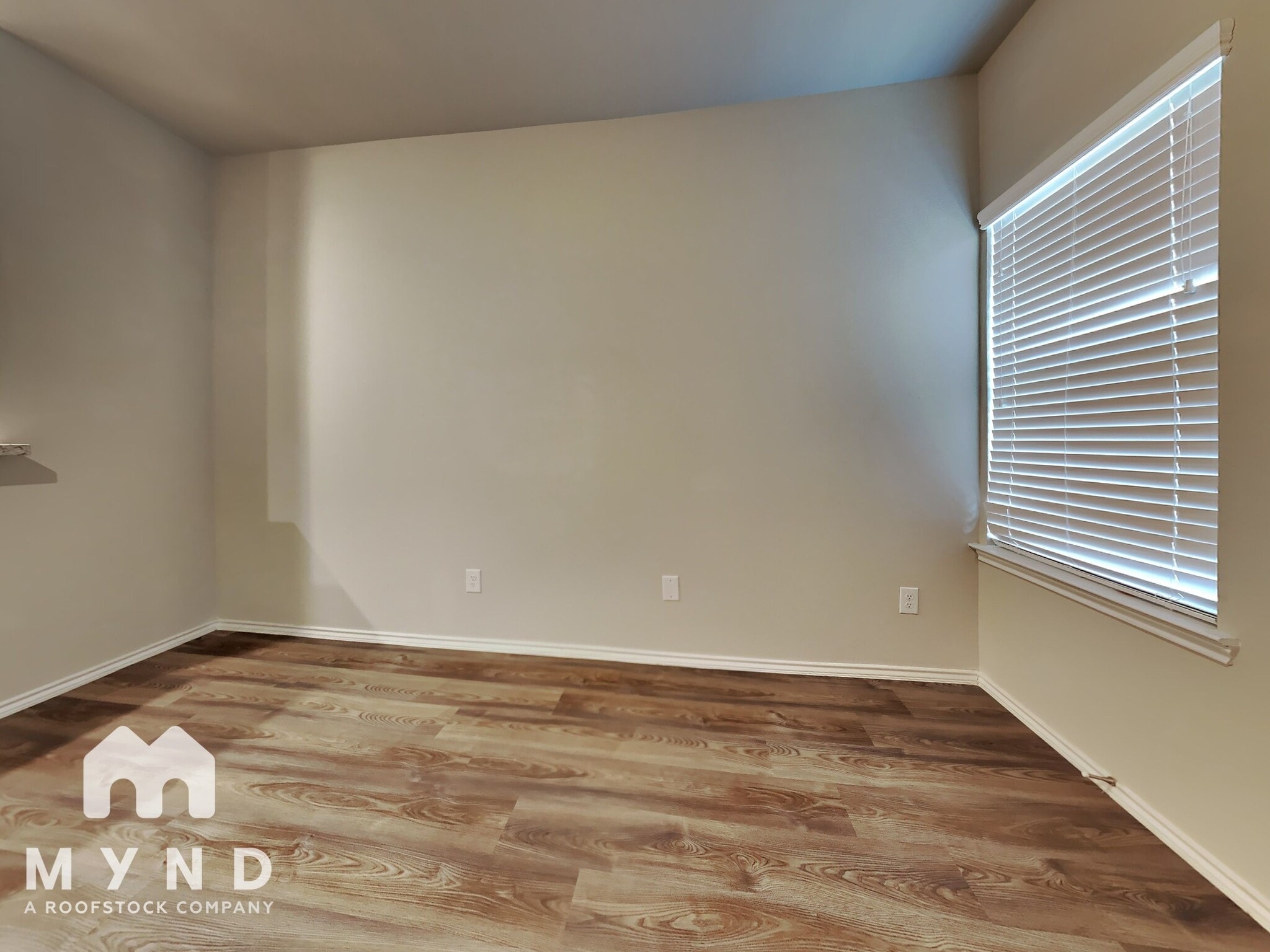 Building Photo - 413 E Avenue G Ave