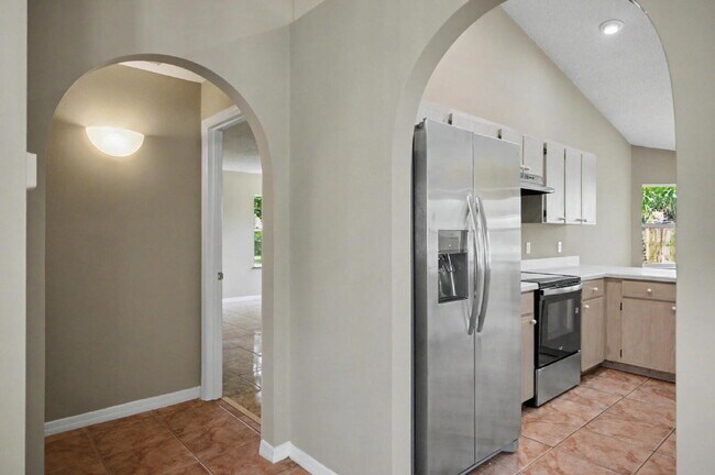 Building Photo - Charming Rental on Quiet Cul-de-Sac!