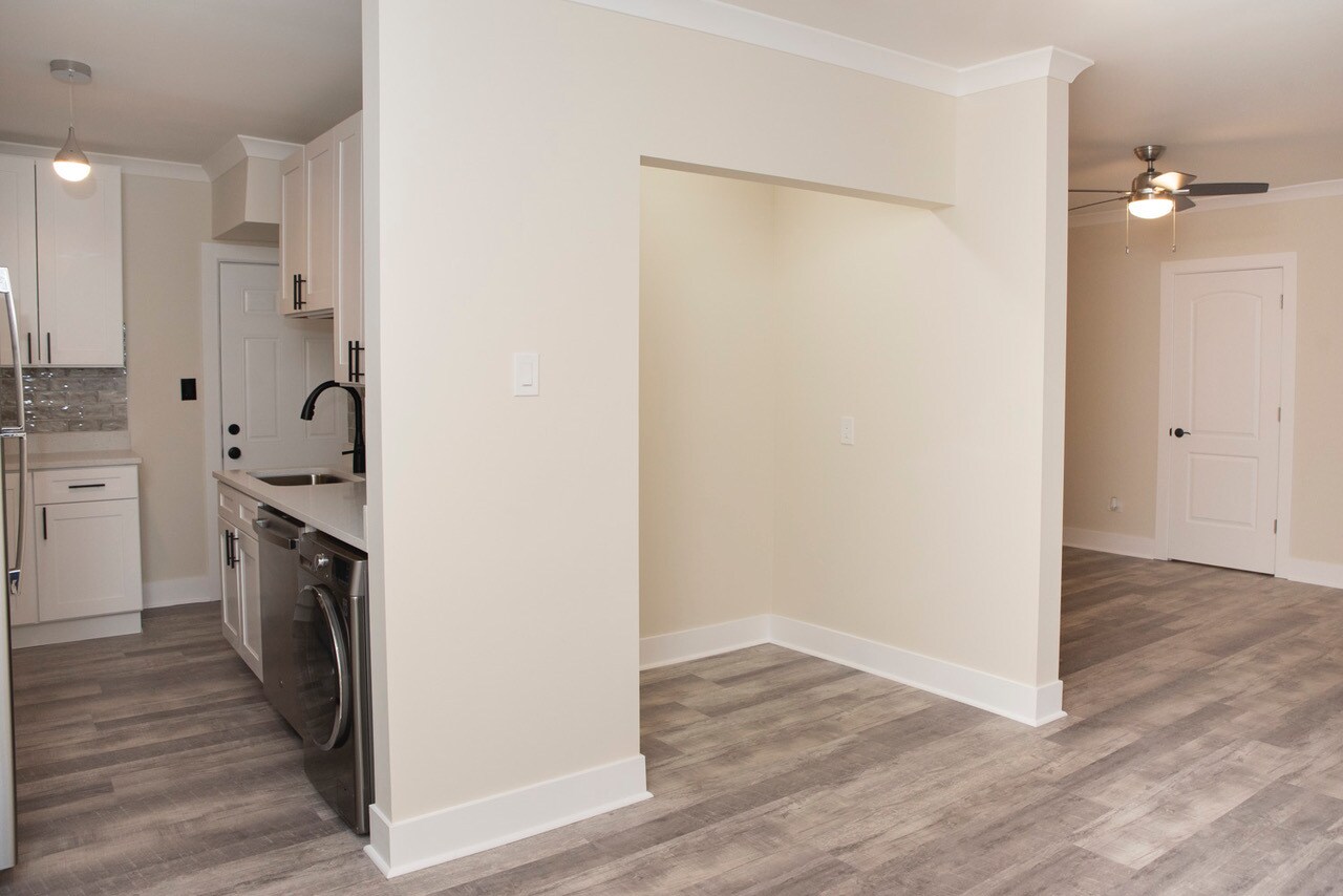 Building Photo - 3837 N Greenview Ave