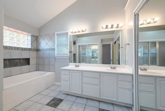 Building Photo - 3605 Palomar Ln