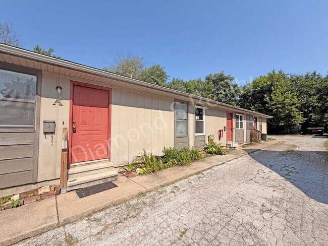 Building Photo - 531 W State St