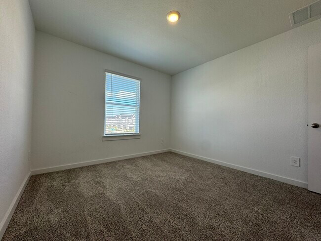 Building Photo - 3002 Skyline Mesa Dr