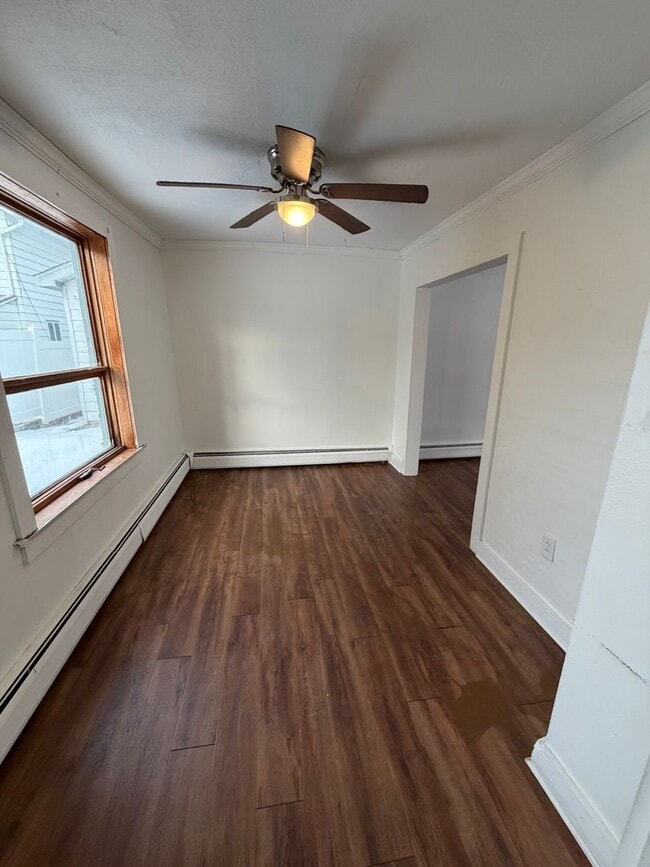 Building Photo - Single Family 3 Bedroom