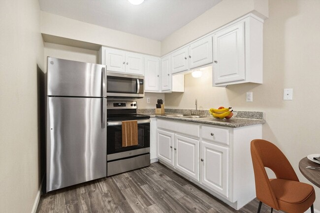 Building Photo - SunVilla Resort +55 Apartments