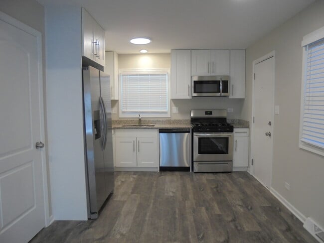 Building Photo - 1808 W Ridgeland Ave