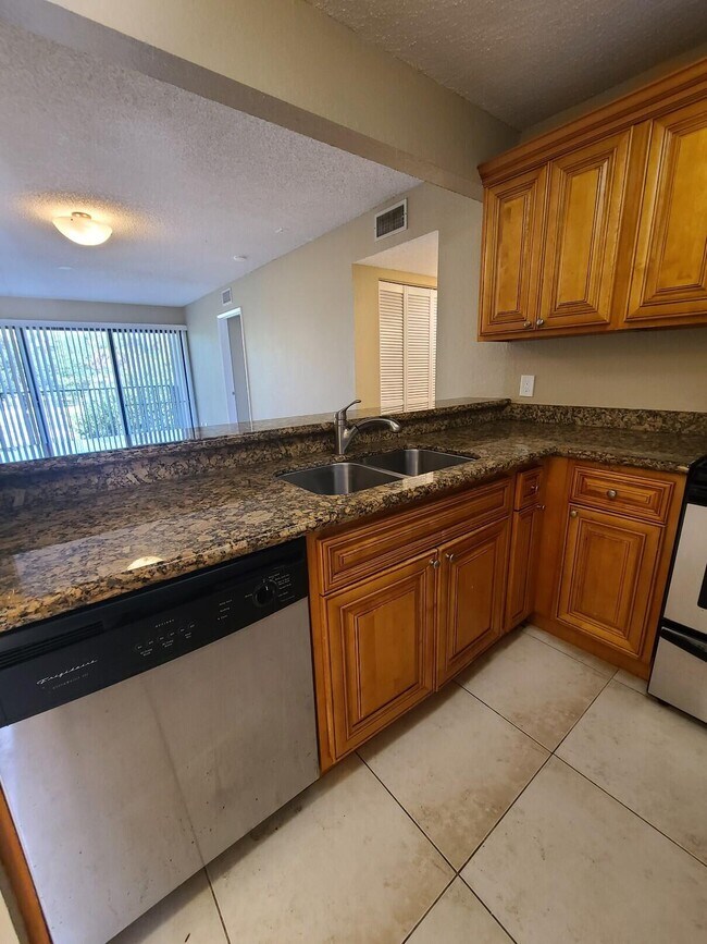 Building Photo - 1601 Balfour Point Dr