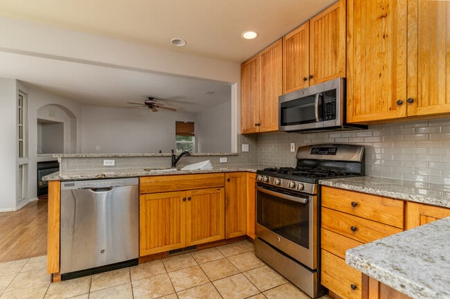 Building Photo - 4 Bedroom Home with 3 Car Garage! Move-in special 50% off one month's rent!!