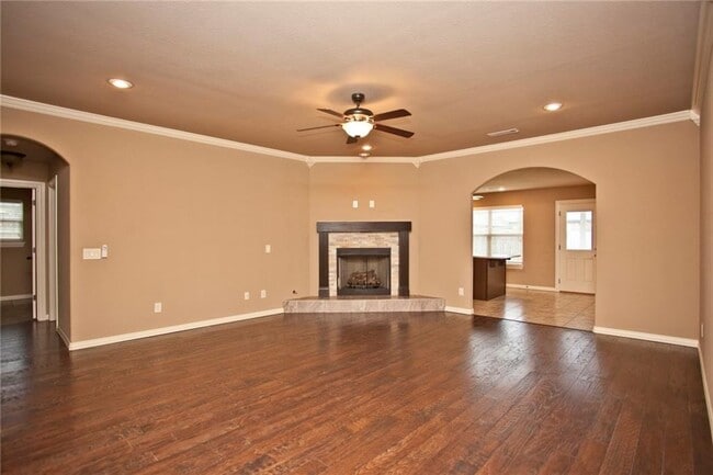 Building Photo - 1906 SW Cypress St