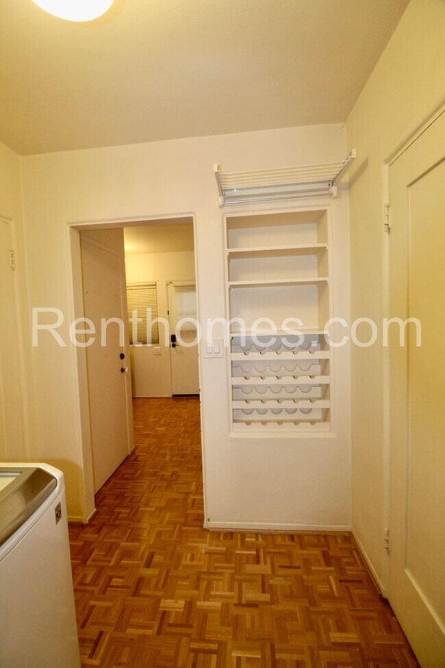 Building Photo - 2244 Plum St