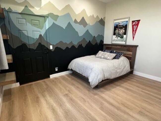 Building Photo - Very Spacious 6 bedroom home with amazing ...