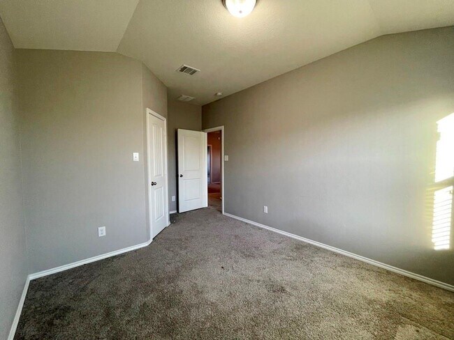 Building Photo - 16612 Brogan Ln