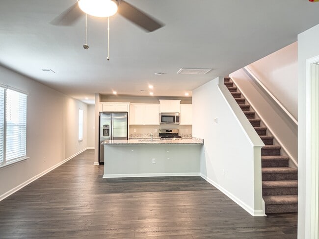 Building Photo - 105 Paddock Glen Dr