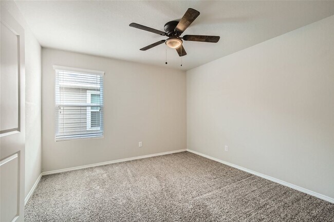 Building Photo - Stunning home available NOW !! Less than 8 miles Randolph Brook AFB