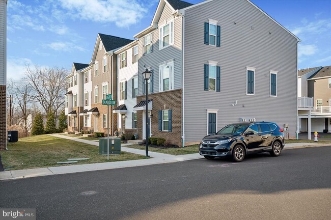 Building Photo - 214 Bamboo Dr