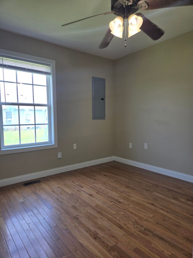 Building Photo - 2 Bedroom, 2 Bath w/ Washer&Dryer Included!