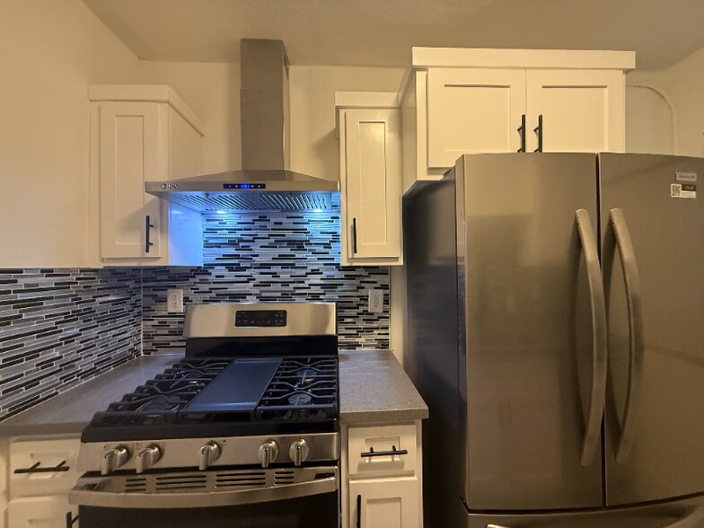 Building Photo - 715 Pacific Ave