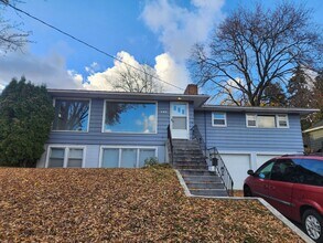 Building Photo - 463-465 SW State Street