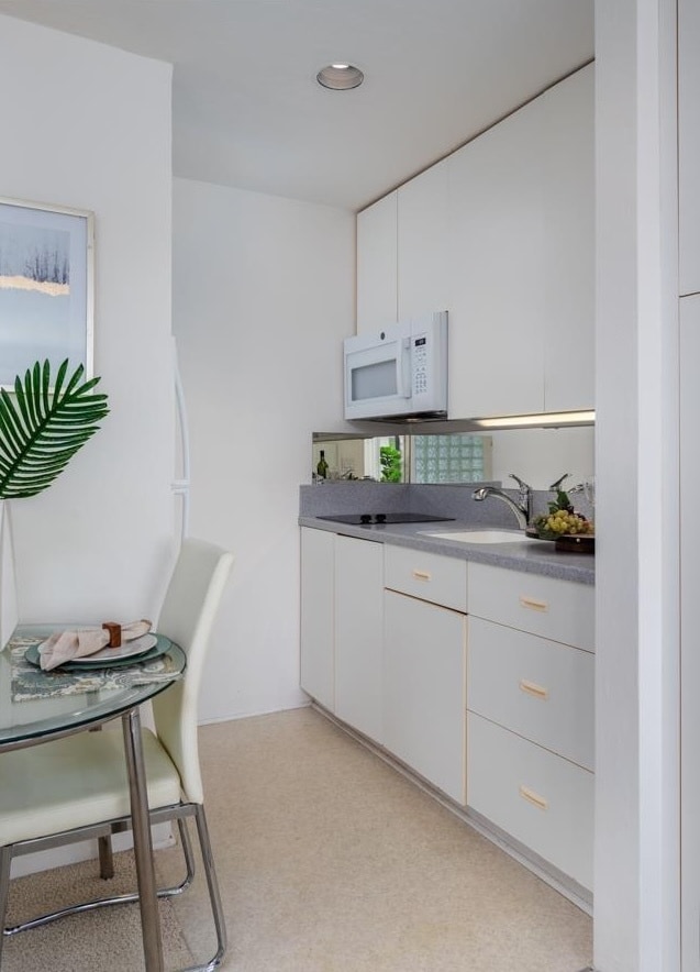 Building Photo - 6 Commodore Dr