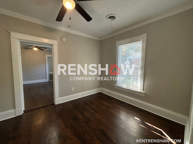 Building Photo - Upgraded 3 Bedroom / 2 Bath Property - Now...