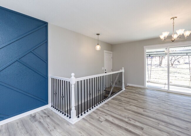 Building Photo - Newly Remodeled 5 Bed Home with Huge Yard