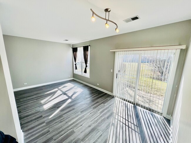 Building Photo - 925 Sheridan Cir