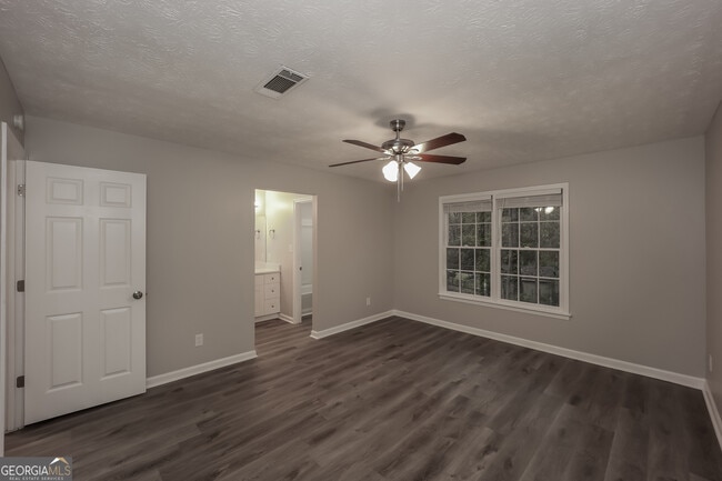 Building Photo - 100 Nandover Way