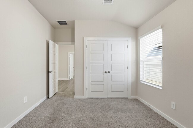 Building Photo - 18037 Martin Pines Dr