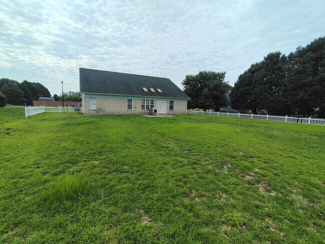 Building Photo - Double Double